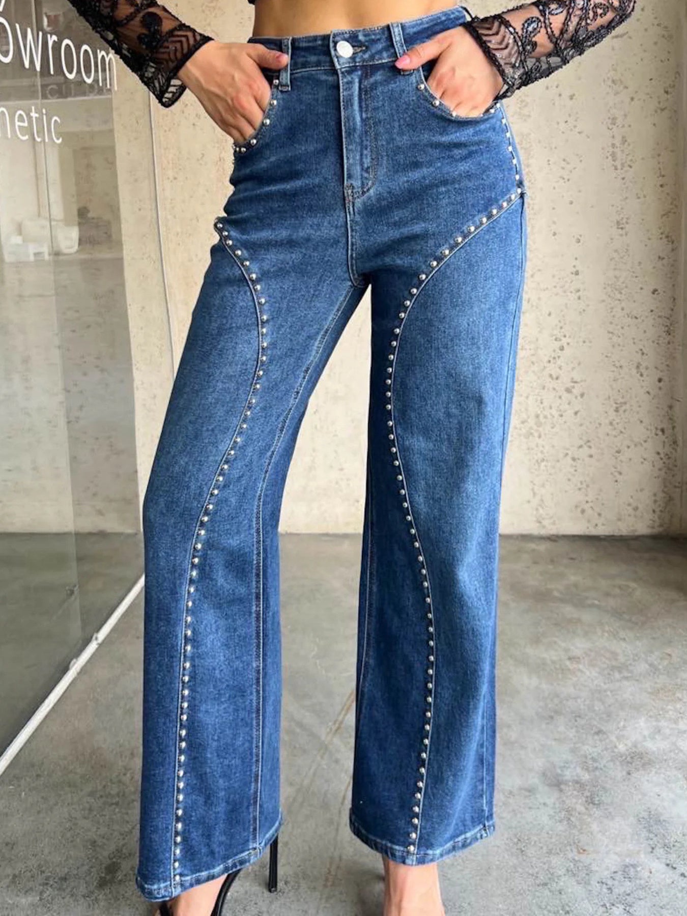 3b40097b74a5441e9adfef6da6e06d44-Max Main image